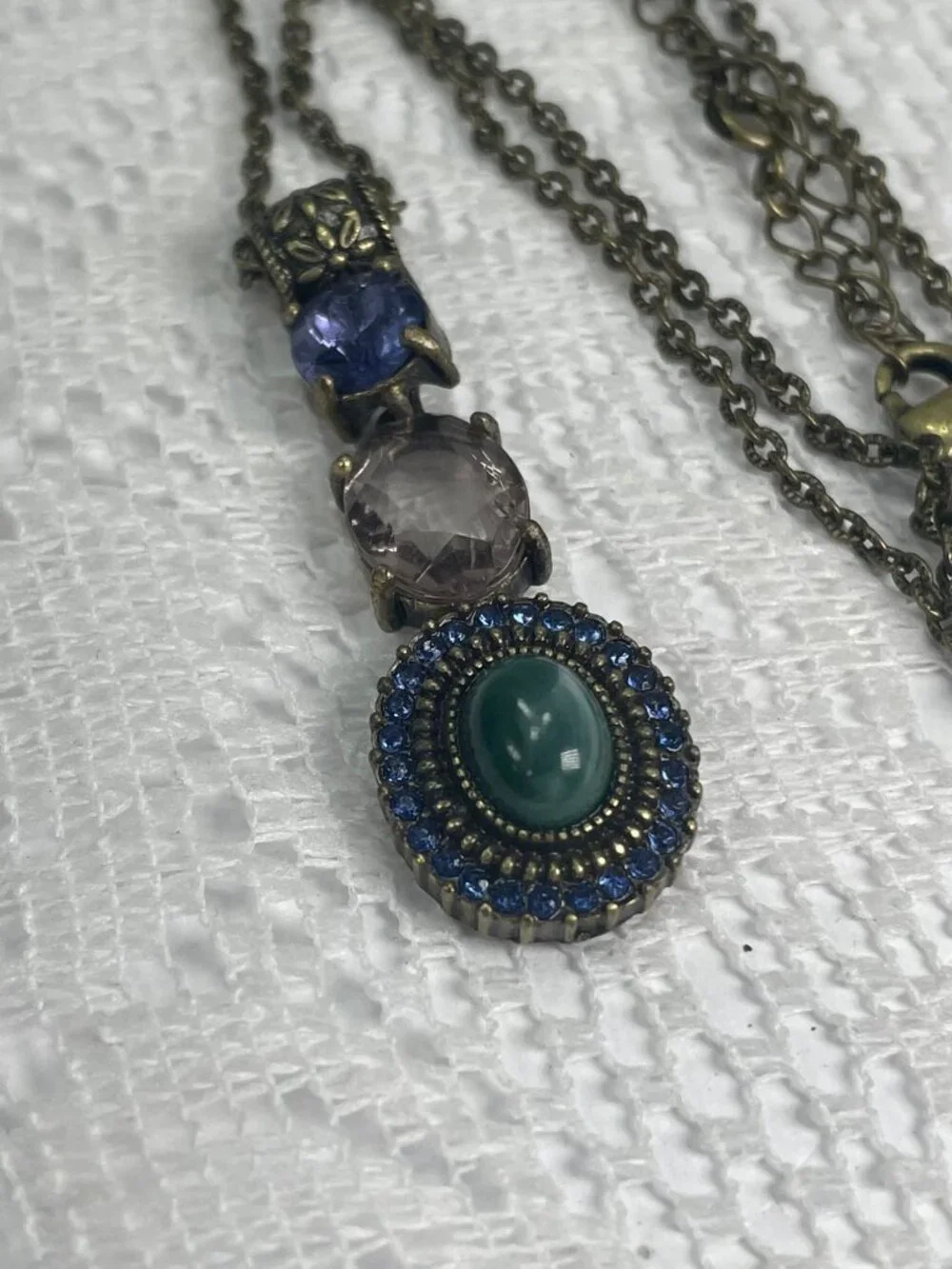 Avon adjustable chain